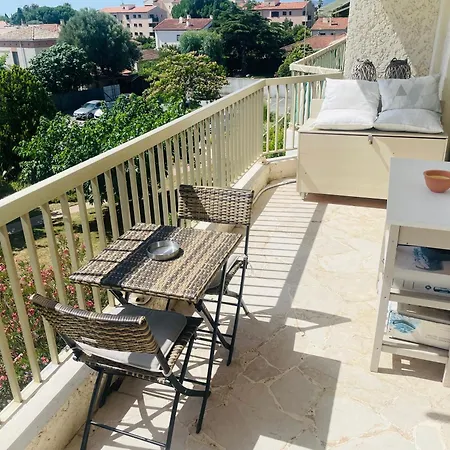 De Standing Climatise, Avec Piscine, Proche De La *