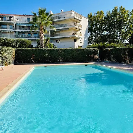 De Standing Climatise, Avec Piscine, Proche De La Frejus
